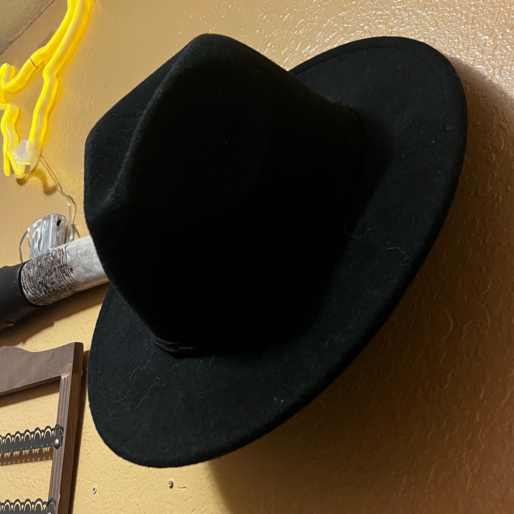 Flat brim hat